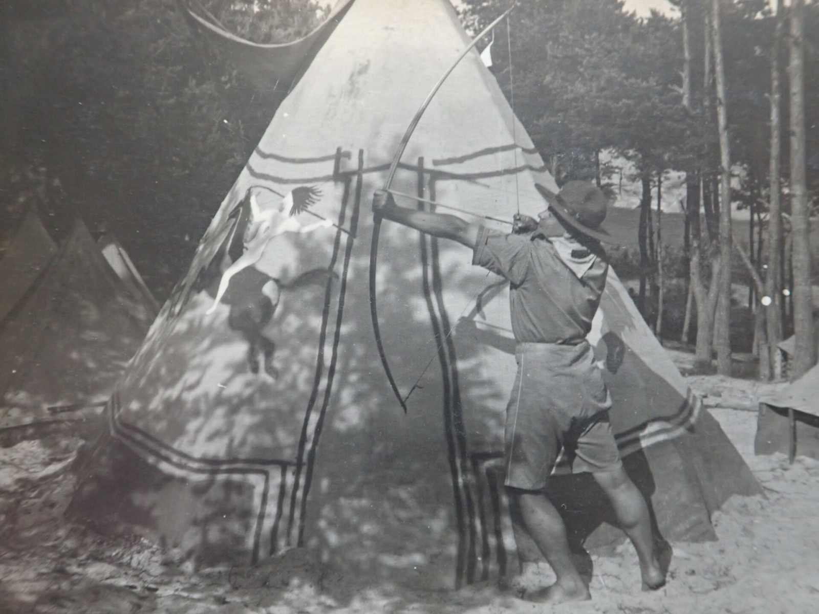 Ústřední Lesní škola, Nová Ves 1924. Za naše středisko se zúčastnil br. S. Veselý-Weston. Vedoucím LŠ byl známý cestovatel a skaut F.A. Elstner
